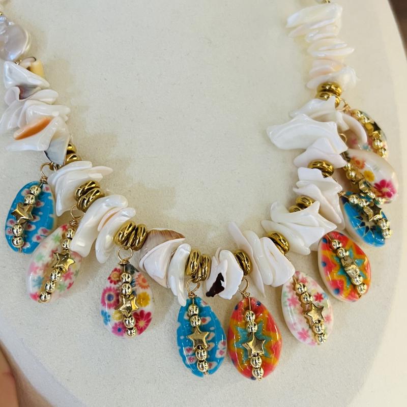 collier modèle hawaïen, modèle unique