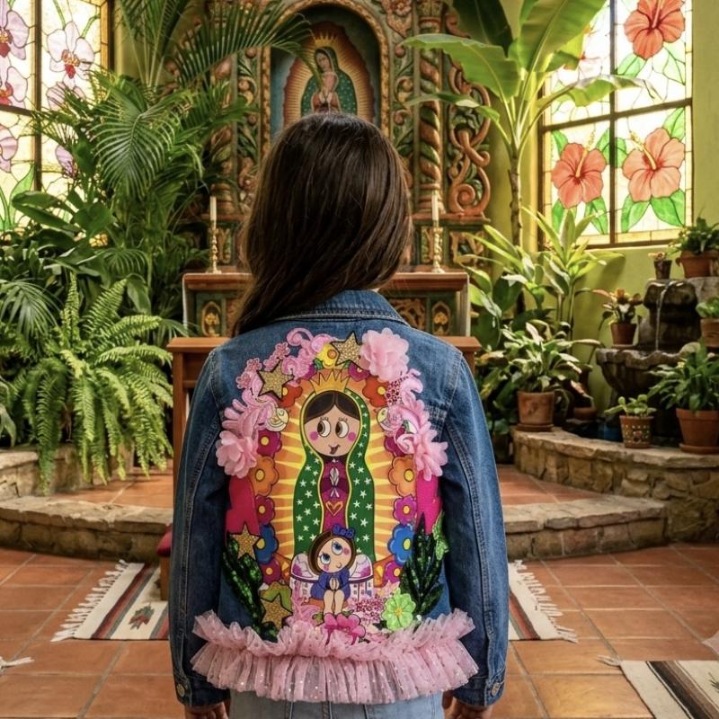 Décor petite madone “Vestes en Jean Personnalisées & Féeriques pour Enfants – Cadeaux Uniques pour Noël et Anniversaires