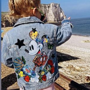 Image décor, mouse, mosaïque  “Vestes en Jean Personnalisées & Féeriques pour Enfants – Cadeaux Uniques pour Noël et Anniversaires