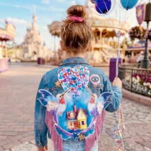 Image Décor Ballons dreams  “Vestes en Jean Personnalisées & Féeriques pour Enfants – Cadeaux Uniques pour Noël et Anniversaires