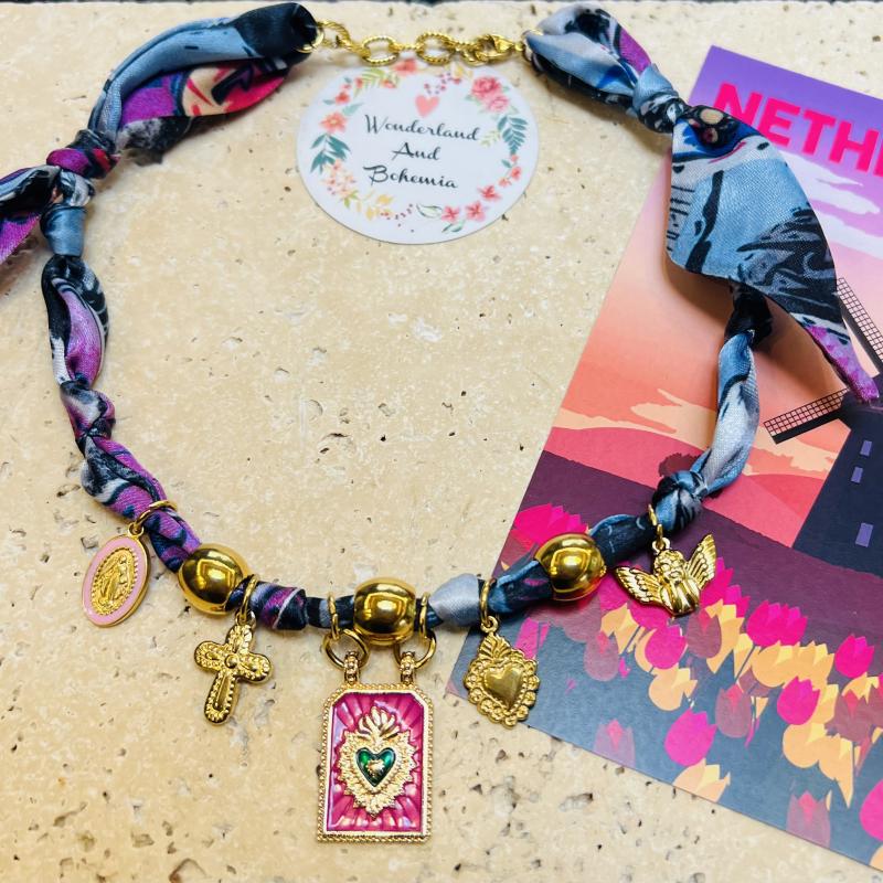 Collier pop exvotos Collier Fait Main – Cadeau Poétique et Unique pour Noël ou Anniversaire