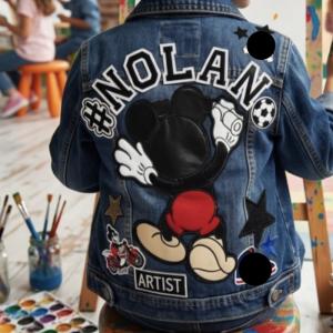 Image Décor Mouse artist   “Vestes en Jean Personnalisées & Féeriques pour Enfants – Cadeaux Uniques pour Noël et Anniversaires