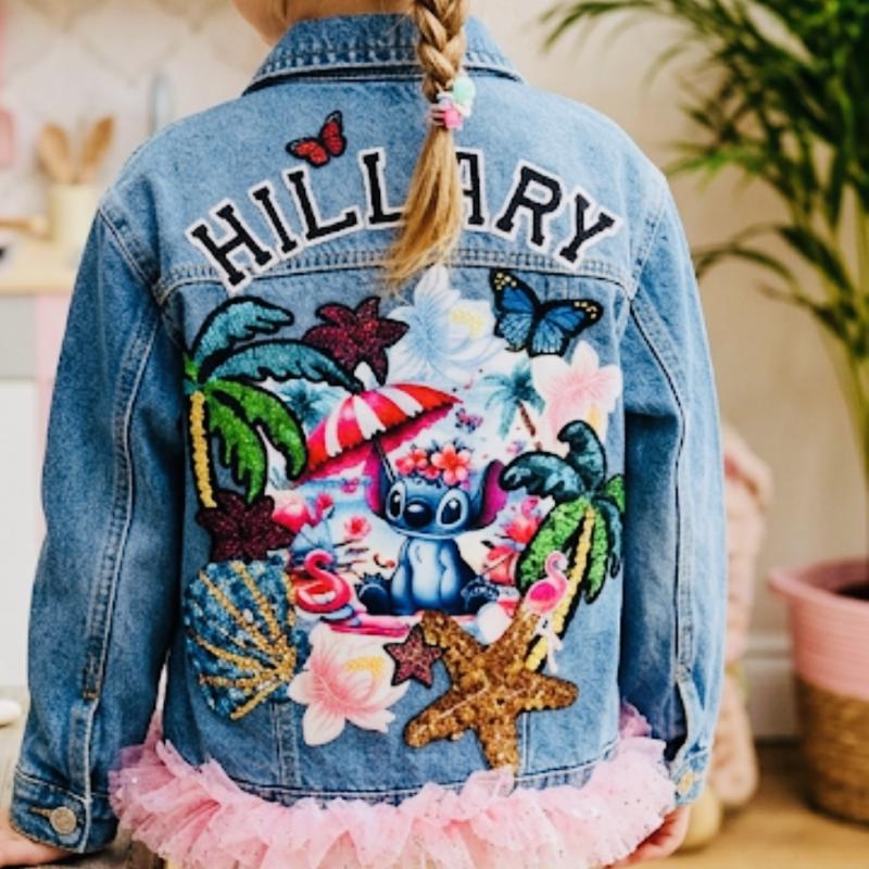 décor tropical alien  “Vestes en Jean Personnalisées & Féeriques pour Enfants – Cadeaux Uniques pour Noël et Anniversaires