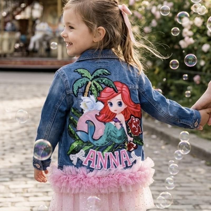 Decor mermaid  “Vestes en Jean Personnalisées & Féeriques pour Enfants – Cadeaux Uniques pour Noël et Anniversairessur veste en jeans basique inclus