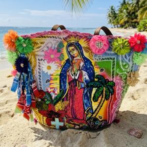 Image Panier Bohème Unique – Vierge de Guadalupe, Décoration Florale & Esprit Folk